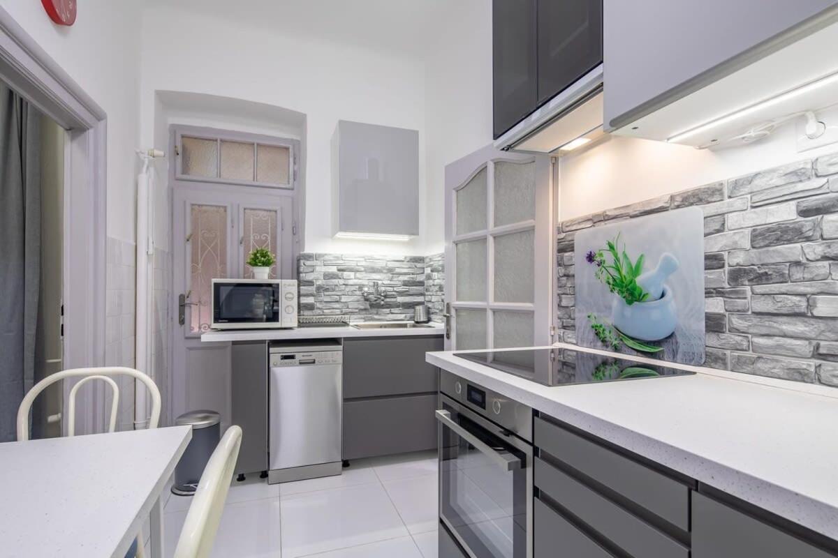 Large And Comfy Apartment *