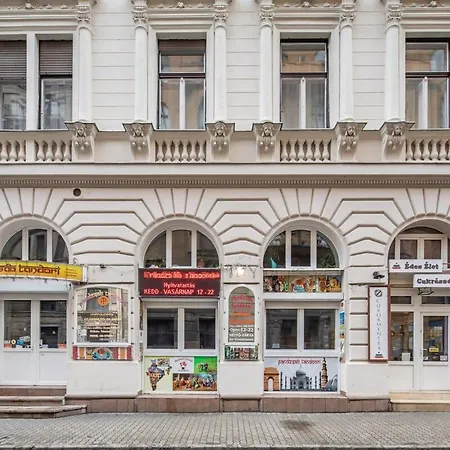 Central Large And Comfy Apartment Budapest Exterior photo