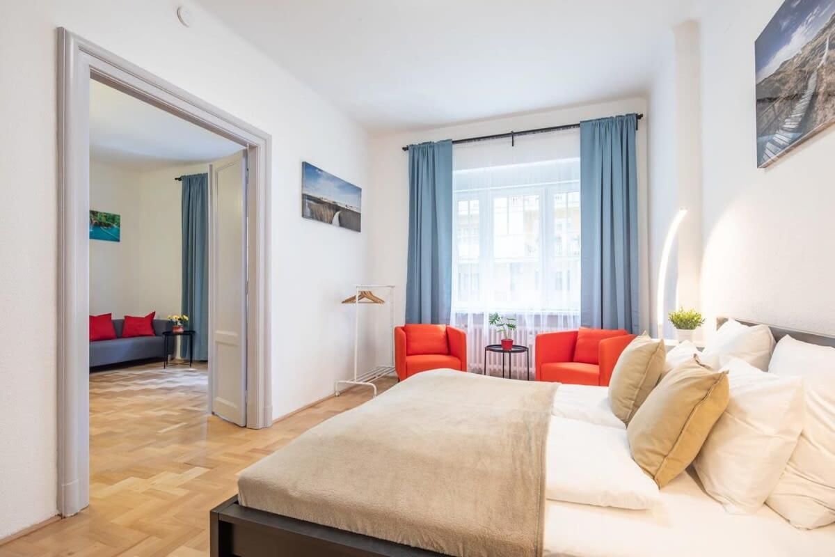 Апартаменти Large And Comfy